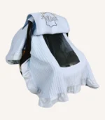 Bebek mavisi örgü pike kumaştan, kenarları fırfırlı, kapak kısmı düz, kişiselleştirilebilir puset örtüsü.