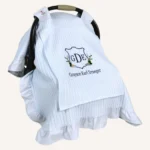 Bebek mavisi örgü pike kumaştan, kenarları fırfırlı, kapak kısmı düz, kişiselleştirilebilir puset örtüsü.