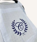 Bebek mavisi tek kat müslin kumaştan, fırfırsız, kapaklı ve tül pencereli, kişiselleştirilebilir puset örtüsü.