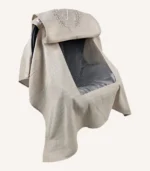 Bej tek kat müslin kumaştan, fırfırsız, kapaklı ve tül pencereli, kişiselleştirilebilir puset örtüsü.