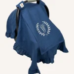 Denim mavi tek kat müslin kumaştan fırfırlı, kapaklı puset örtüsü; tül pencereli ve kişiselleştirilebilir nakış detaylı model.