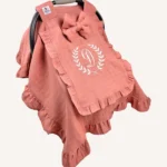 Gül kurusu tek kat müslin kumaştan, kapaklı ve kapak kenarları fırfırlı, tül pencereli, kişiselleştirilebilir puset örtüsü.