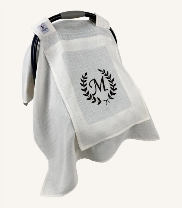 Krem tek kat müslin kumaştan, fırfırsız, kapaklı ve tül pencereli, kişiselleştirilebilir puset örtüsü.