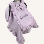 Lila tek kat müslin kumaştan, kapaklı ve kapak kenarları fırfırlı, tül pencereli, kişiselleştirilebilir puset örtüsü.