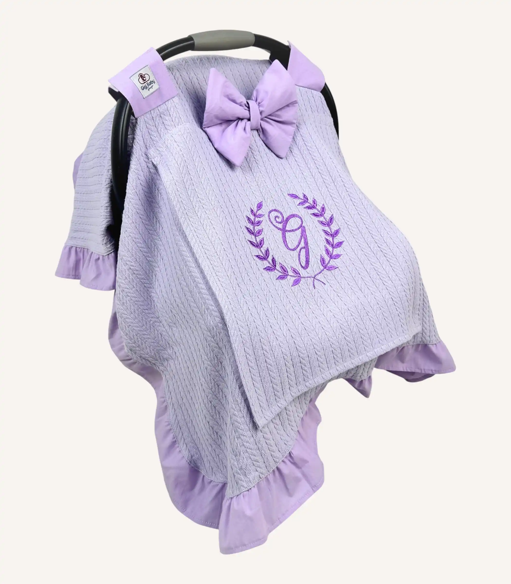 lila-orgu-pike-firfirli-puset-ortusu Lila örgü pike kumaştan, fırfırlı kenarlara sahip, fiyonklu kapaklı puset örtüsü.