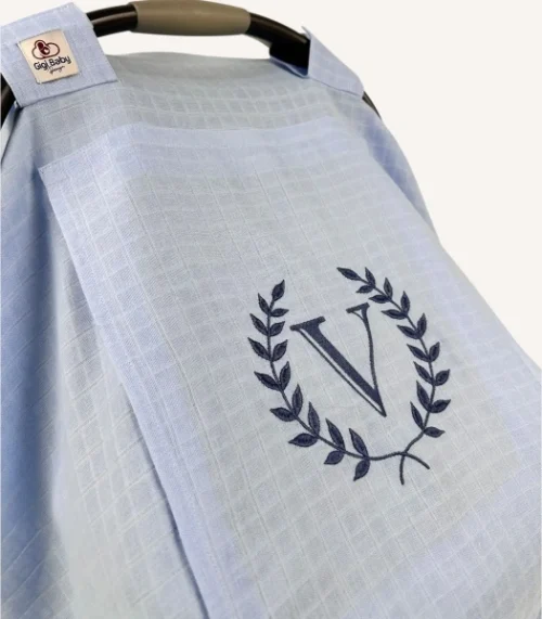 Mavi tek kat müslin kumaştan, fırfırsız, kapaklı ve tül pencereli, kişiselleştirilebilir puset örtüsü.