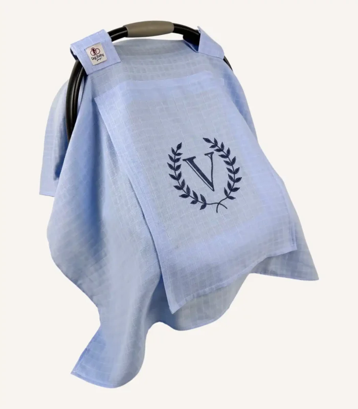 Mavi tek kat müslin kumaştan, fırfırsız, kapaklı ve tül pencereli, kişiselleştirilebilir puset örtüsü.