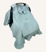 Mint tek kat müslin kumaştan fırfırlı, kapaklı puset örtüsü; tül pencereli ve kişiselleştirilebilir nakış detaylı model.