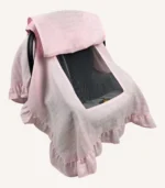 Pembe tek kat müslin kumaştan fırfırlı, kapaklı puset örtüsü; tül pencereli ve kişiselleştirilebilir nakış detaylı model.