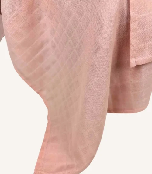 Pudra tek kat müslin kumaştan, fırfırsız, kapaklı ve tül pencereli, kişiselleştirilebilir puset örtüsü.