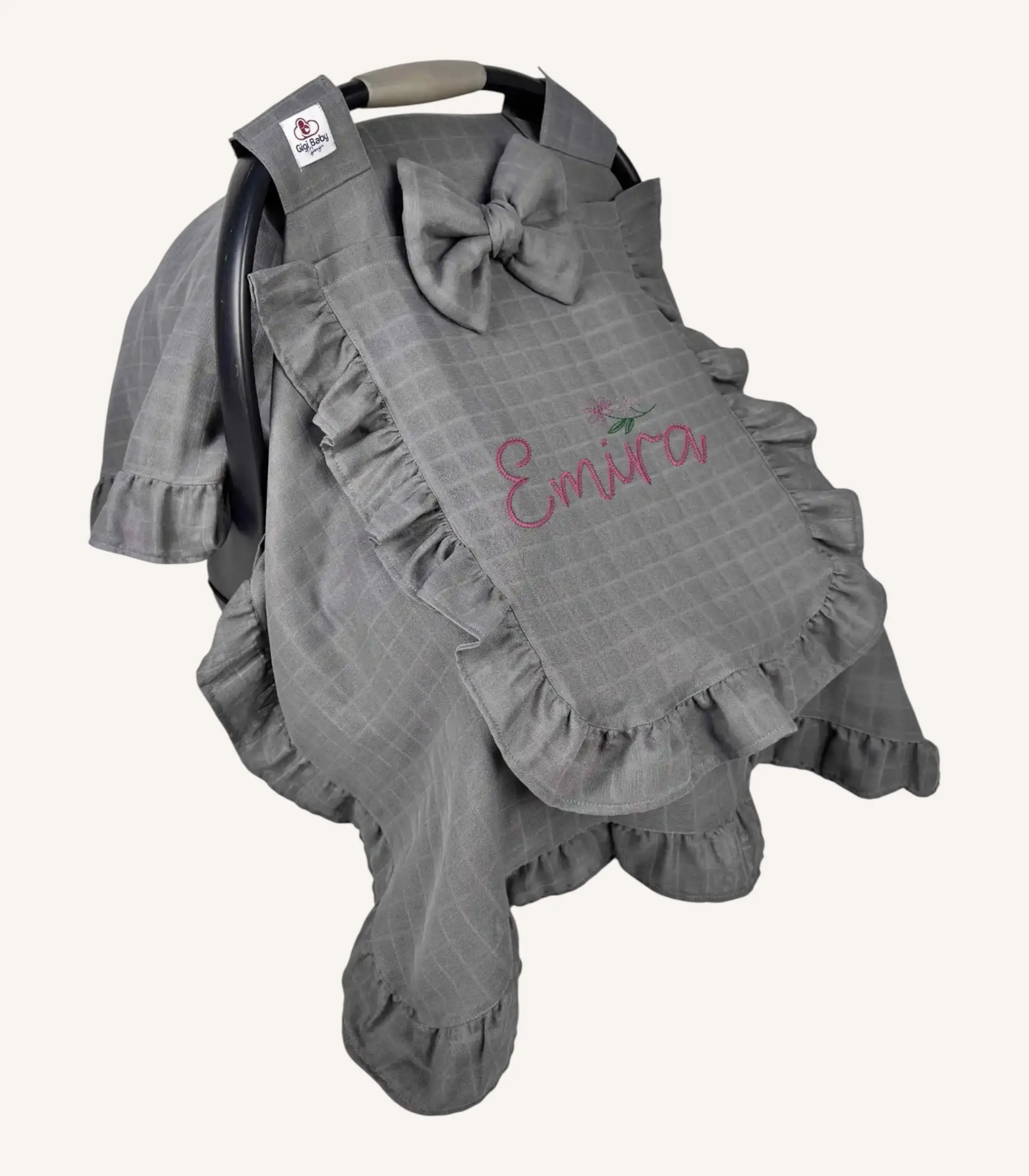 antrasit-muslin-firfirli-kapakli-puset-ortusu Antrasit tek kat müslin kumaştan, kenarları ve kapak bölümü fırfırlı puset örtüsü.