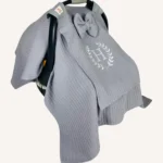 Antrasit örgü pike kumaştan, sade kapaklı, tül pencereli ve fiyonklu puset örtüsü.