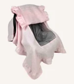 Pembe tek kat müslin kumaştan, fırfırlı kapak ve kenarlara sahip puset örtüsü.