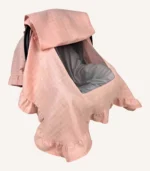 Pudra tek kat müslin kumaştan, fırfırlı kenarlara sahip, sade kapaklı puset örtüsü.