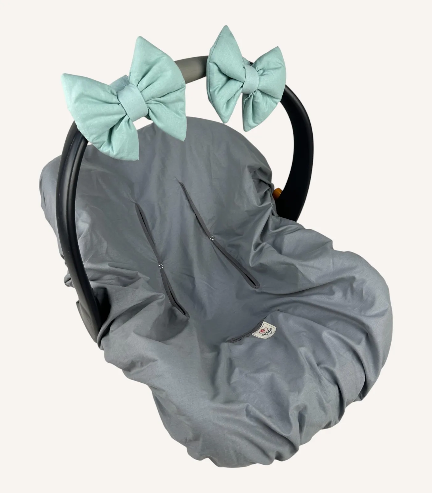 Mint-2'li-mini-fiyonk-aksesuar Mint renkte, pamuk poplin kumaştan, cırtlı veya broşlu takılabilen iki adet mini fiyonk aksesuar seti