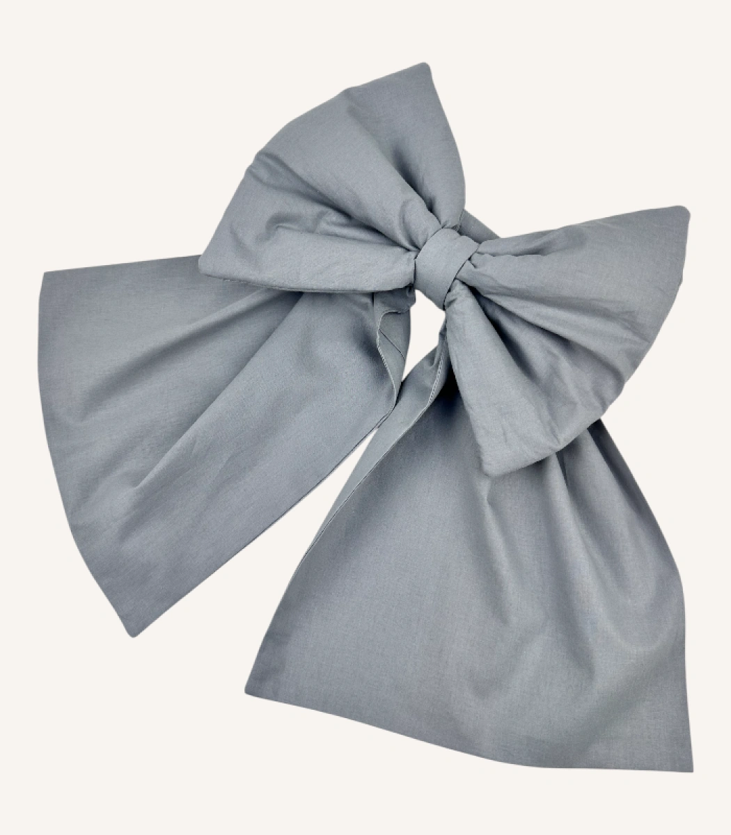 antrasit-kuyruklu-fiyonk-aksesuar Antrasit pamuk poplin kumaştan, elyaf dolgulu, cırtlı veya broşlu takılabilen dekoratif fiyonk aksesuar