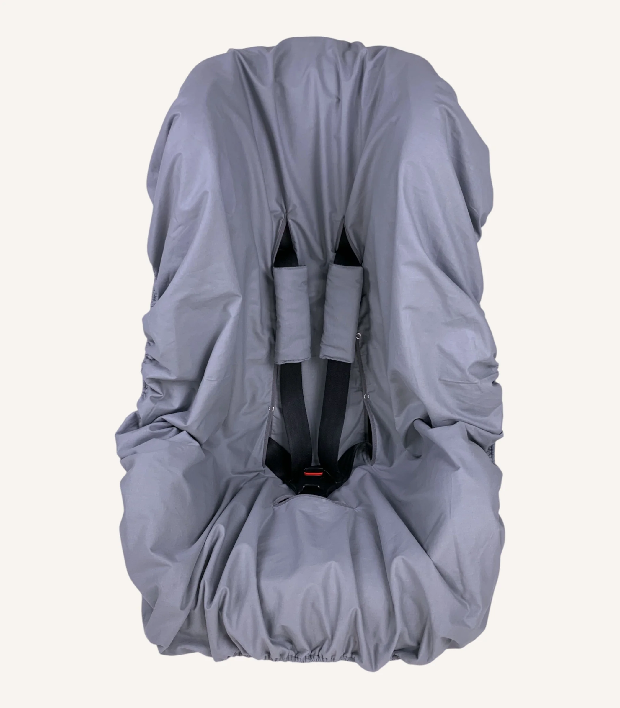 antrasit-oto-koltugu-kilifi-ve-kemer-kilifi Antrasit pamuk yüzeyli, alezli veya alezsiz seçenekli, çıtçıt kemer geçişli ve cırtlı kemer kılıflı çocuk oto koltuğu kılıfı