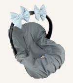 Bebek mavisi renkte, pamuk poplin kumaştan, cırtlı veya broşlu takılabilen iki adet mini fiyonk aksesuar seti