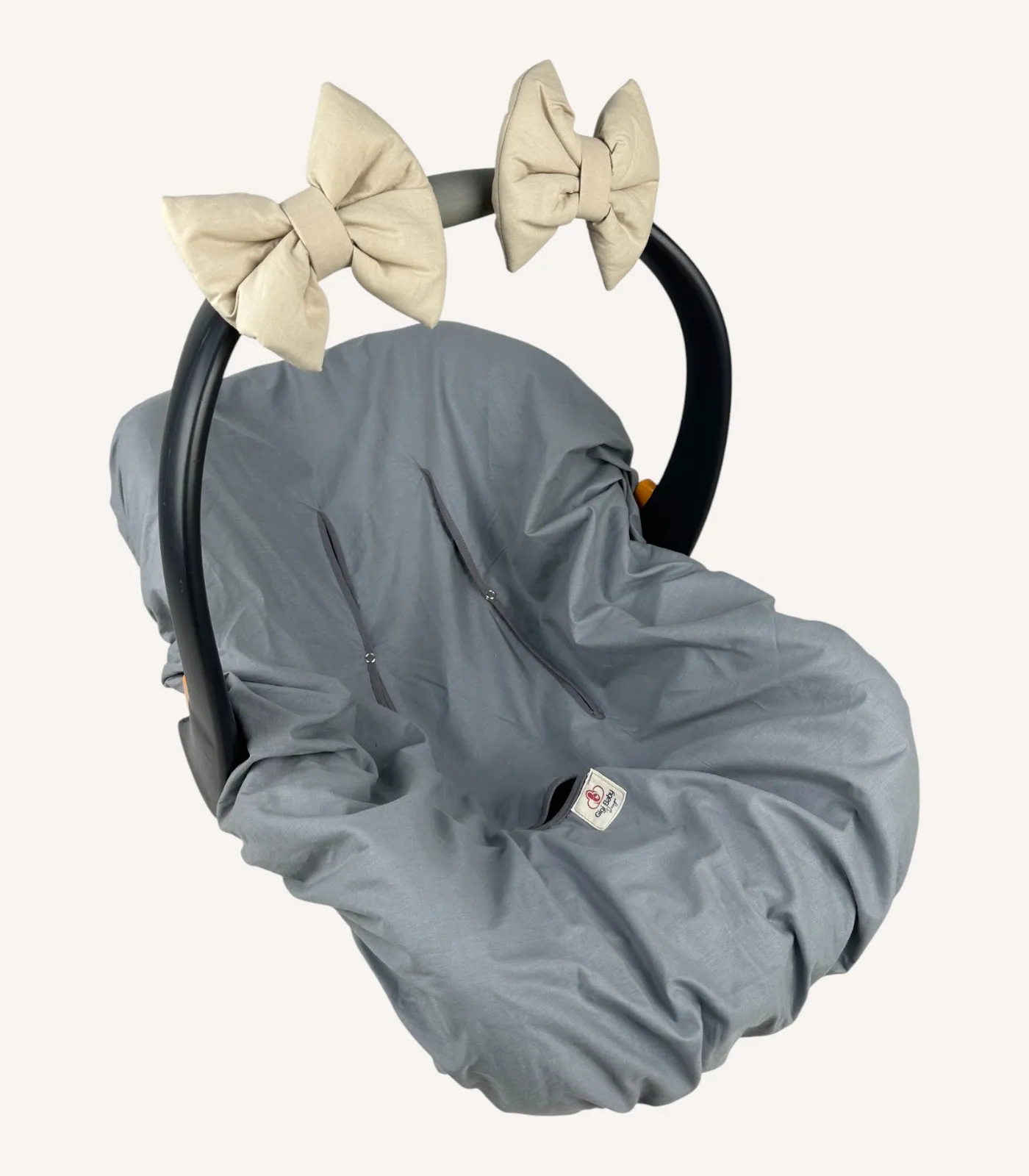 bej-2'li-mini-fiyonk-aksesuar Bej renkte, pamuk poplin kumaştan, cırtlı veya broşlu takılabilen iki adet mini fiyonk aksesuar seti