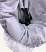 Gri pamuk yüzeyli, alezli veya alezsiz seçenekli, çıtçıt kemer geçişli ve cırtlı kemer kılıflı çocuk oto koltuğu kılıfı