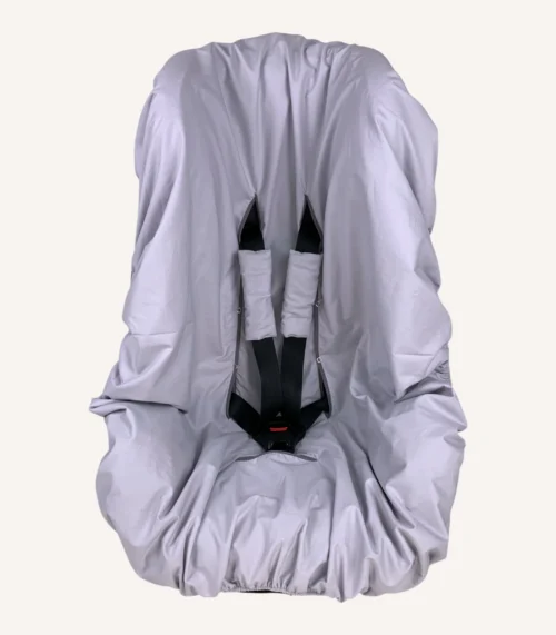 Gri pamuk yüzeyli, alezli veya alezsiz seçenekli, çıtçıt kemer geçişli ve cırtlı kemer kılıflı çocuk oto koltuğu kılıfı