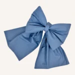 İndigo mavi pamuk poplin kumaştan, elyaf dolgulu, cırtlı veya broşlu takılabilen dekoratif fiyonk aksesuar