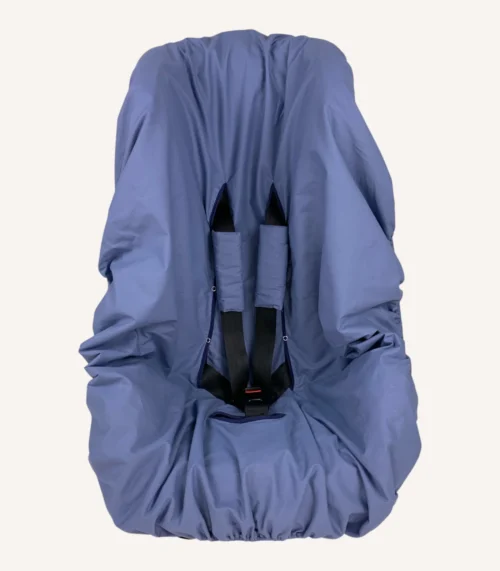 İndigo mavi pamuk yüzeyli, alezli veya alezsiz seçenekli, çıtçıt kemer geçişli ve cırtlı kemer kılıflı çocuk oto koltuğu kılıfı