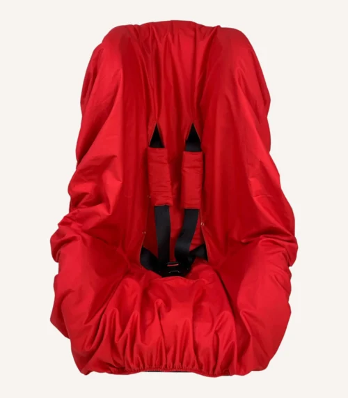 Kırmızı pamuk yüzeyli, alezli veya alezsiz seçenekli, çıtçıt kemer geçişli ve cırtlı kemer kılıflı çocuk oto koltuğu kılıfı