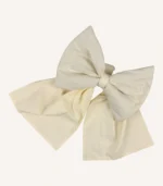 Krem pamuk poplin kumaştan, elyaf dolgulu, cırtlı veya broşlu takılabilen dekoratif fiyonk aksesuar