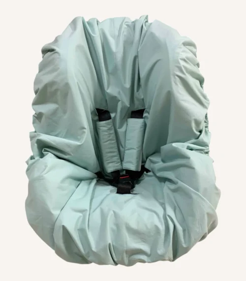 Mint pamuk yüzeyli, alezli veya alezsiz seçenekli, çıtçıt kemer geçişli ve cırtlı kemer kılıflı çocuk oto koltuğu kılıfı