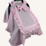 Pembe poplin kumaştan, kenarları ve kapağı fırfırlı, tül pencereli kapaklı puset örtüsü