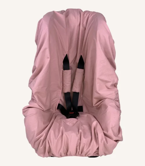 Pudra pamuk yüzeyli, alezli veya alezsiz seçenekli, çıtçıt kemer geçişli ve cırtlı kemer kılıflı çocuk oto koltuğu kılıfı