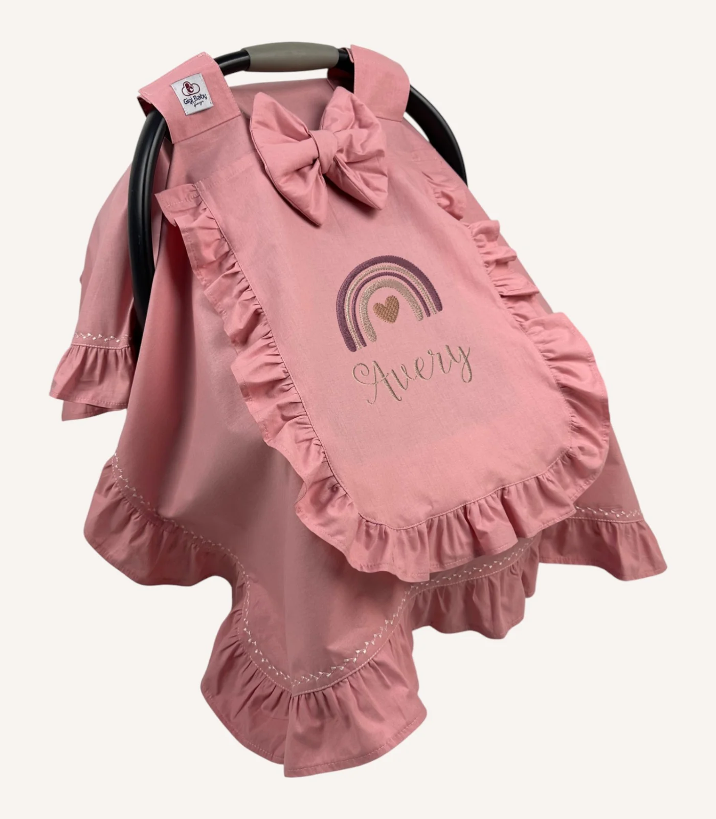 pudra-poplin-firfirli-kapakli-puset-ortusu Pudra poplin kumaştan, kenarları fırfırlı ve piko işlemeli, tül pencereli kapaklı puset örtüsü