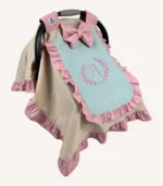 Çok renkli poplin kumaştan, fırfırlı ve tül pencereli kapaklı puset örtüsü (pudra, bej ve mint tonları)