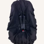 Siyah pamuk yüzeyli, alezli veya alezsiz seçenekli, çıtçıt kemer geçişli ve cırtlı kemer kılıflı çocuk oto koltuğu kılıfı