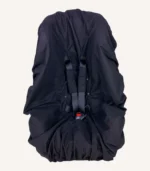 Siyah pamuk yüzeyli, alezli veya alezsiz seçenekli, çıtçıt kemer geçişli ve cırtlı kemer kılıflı çocuk oto koltuğu kılıfı