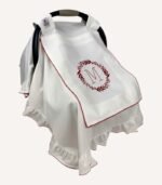 Ekru organik 4’lü hastane çıkış seti; kroşe kapaklı puset örtüsü, tulum, düz şapka ve biyeli battaniye, nakış seçenekli