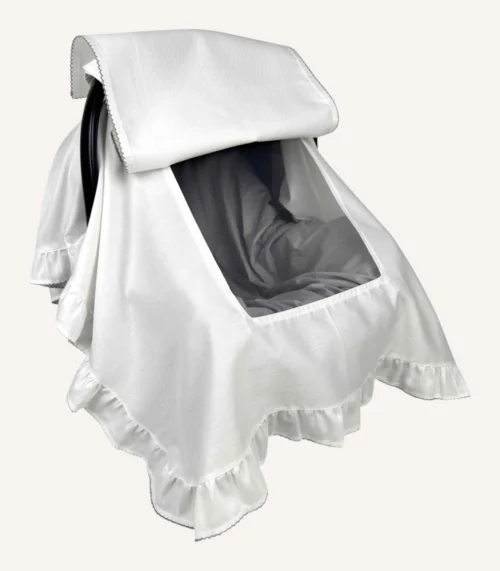 Ekru pamuk saten, kenarları fırfırlı ve fırfır ile kapakta kroşe detaylı kapaklı puset örtüsü