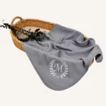 Antrasit örgü pike kumaştan biyeli, nakış seçenekli bebek battaniyesi