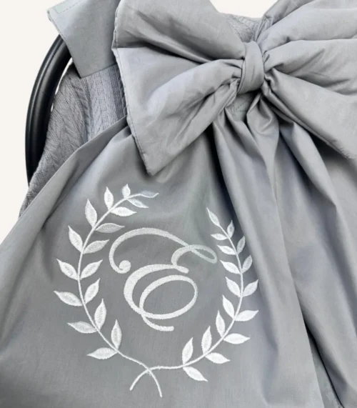 Antrasit örgü pike puset örtüsü, fiyonklu, ortadan yırtmaçlı çıtçıtlı model, fırfırlı kenarlı, %100 pamuk bebek puset örtüsü