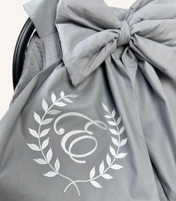 Antrasit örgü pike puset örtüsü, fiyonklu, ortadan yırtmaçlı çıtçıtlı model, fırfırlı kenarlı, %100 pamuk bebek puset örtüsü