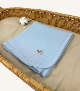 Bebek mavisi tek kat müslin kumaştan biyeli, nakış seçenekli bebek battaniyesi