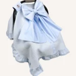 Bebek mavisi dama pike puset örtüsü, fiyonklu, ortadan yırtmaçlı çıtçıtlı model, fırfırlı kenarlı, %100 pamuk bebek puset örtüsü