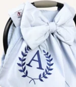 Bebek mavisi örgü pike puset örtüsü, fiyonklu, ortadan yırtmaçlı çıtçıtlı model, fırfırlı kenarlı, %100 pamuk bebek puset örtüsü