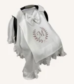 Ekru organik pamuk interlok, kenarları fırfırlı ve fırfır kenarlarında kroşe detaylı puset örtüsü