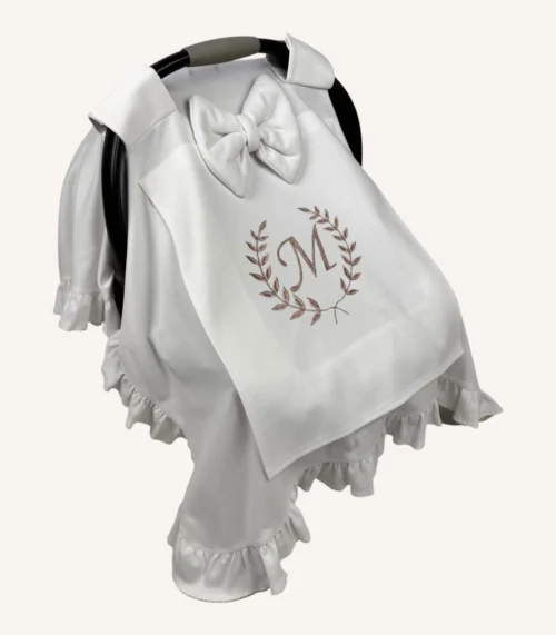 Ekru organik pamuk interlok, kenarları fırfırlı ve fırfır kenarlarında kroşe detaylı puset örtüsü