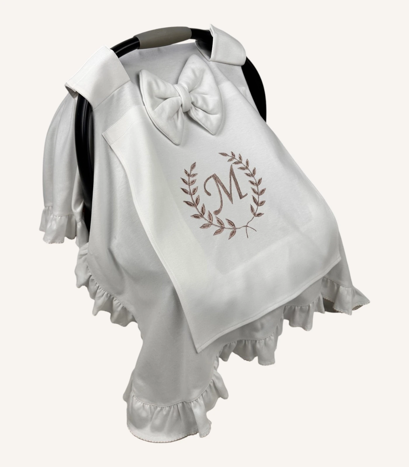 bej-kroseli-interlok-puset-ortusu Ekru organik pamuk interlok, kenarları fırfırlı ve fırfır kenarlarında kroşe detaylı puset örtüsü