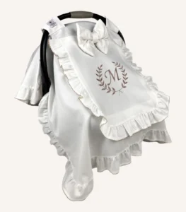 Ekru pamuk saten, kapakta ve kenarlarda fırfırlı, kroşe detaylı kapaklı puset örtüsü