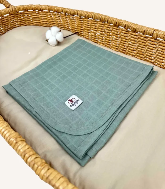 Haki tek kat müslin kumaştan biyeli, nakış seçenekli bebek battaniyesi