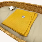 Hardal tek kat müslin kumaştan biyeli, nakış seçenekli bebek battaniyesi